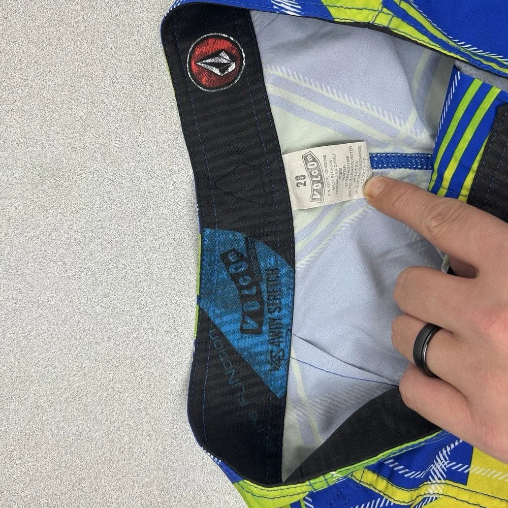 Volcom 4 Way Swim Trunks Men‎ Board Shorts Surf Skater Blue Green Pattern 28